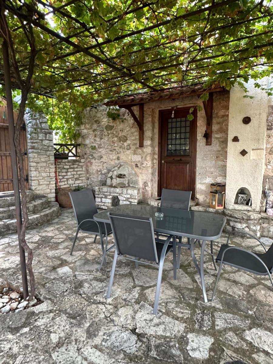 St. John Traditional House - Housity