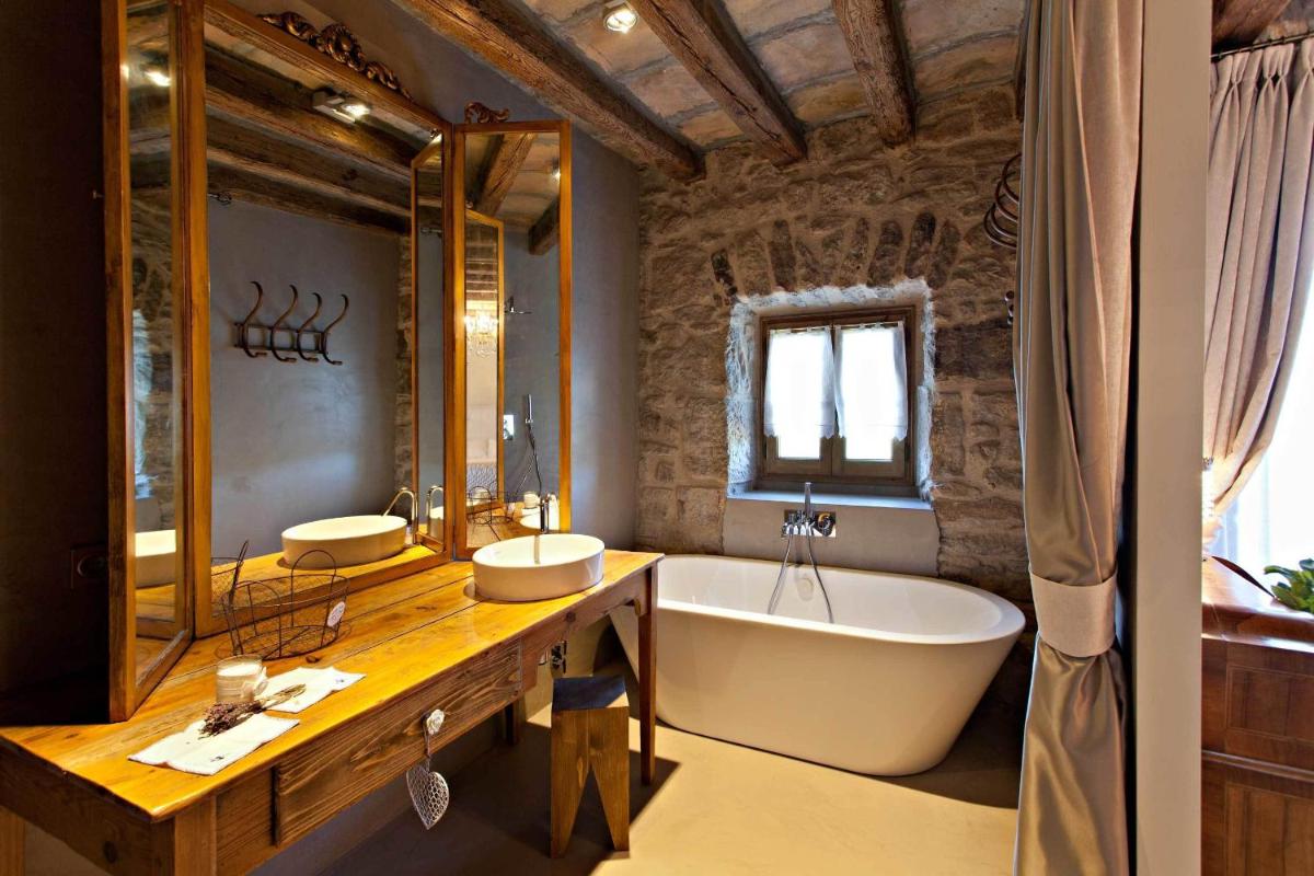 Un baño de La Vella Farga Hotel