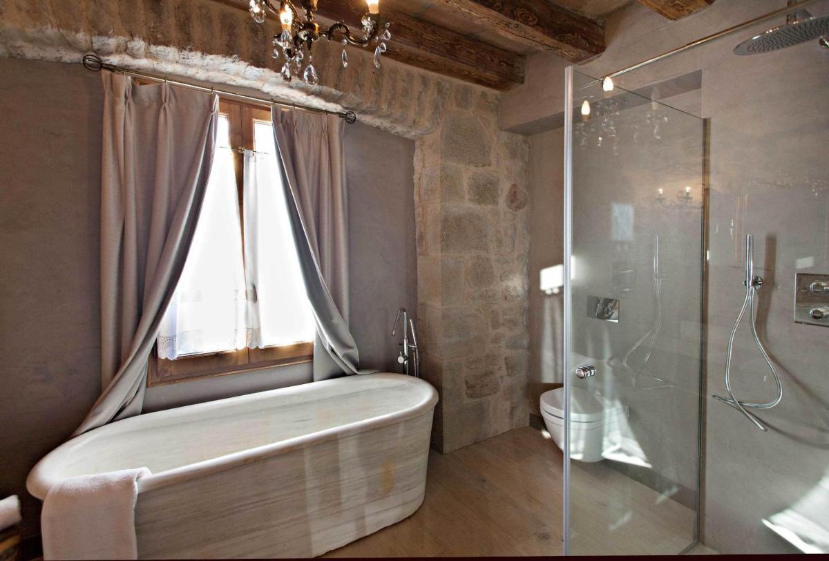 Un baño de La Vella Farga Hotel