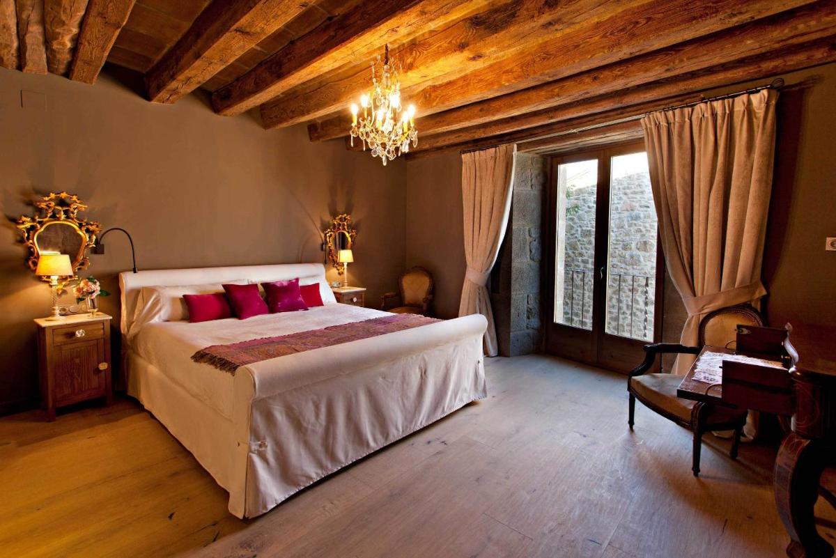 Cama o camas de una habitación en La Vella Farga Hotel