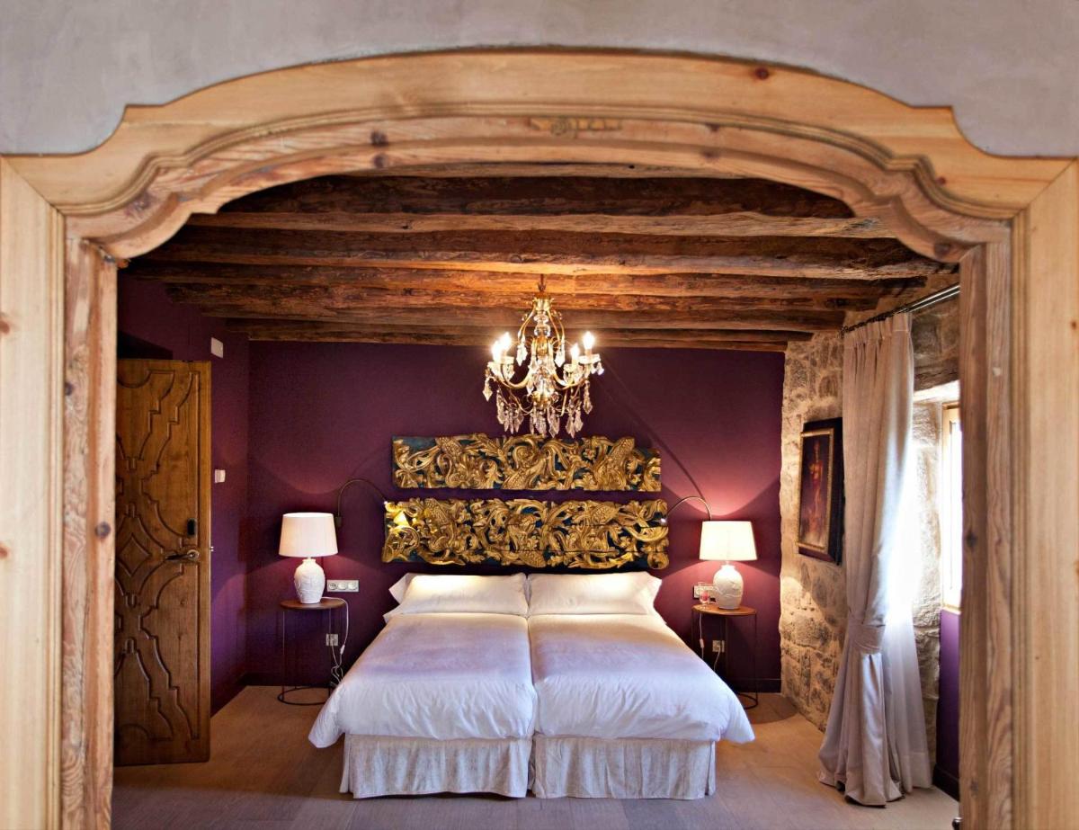 Cama o camas de una habitación en La Vella Farga Hotel