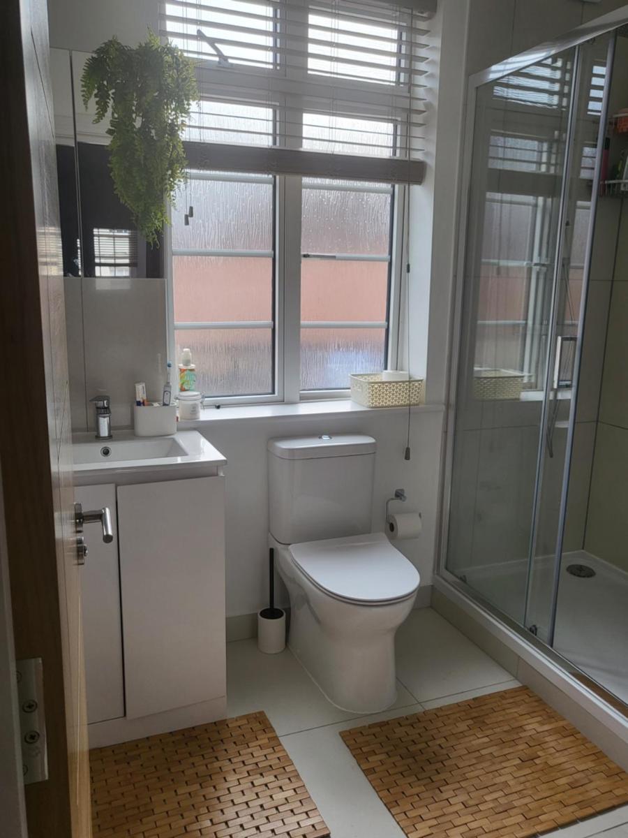 Bright, quiet room in the center of Newbury - Housity
