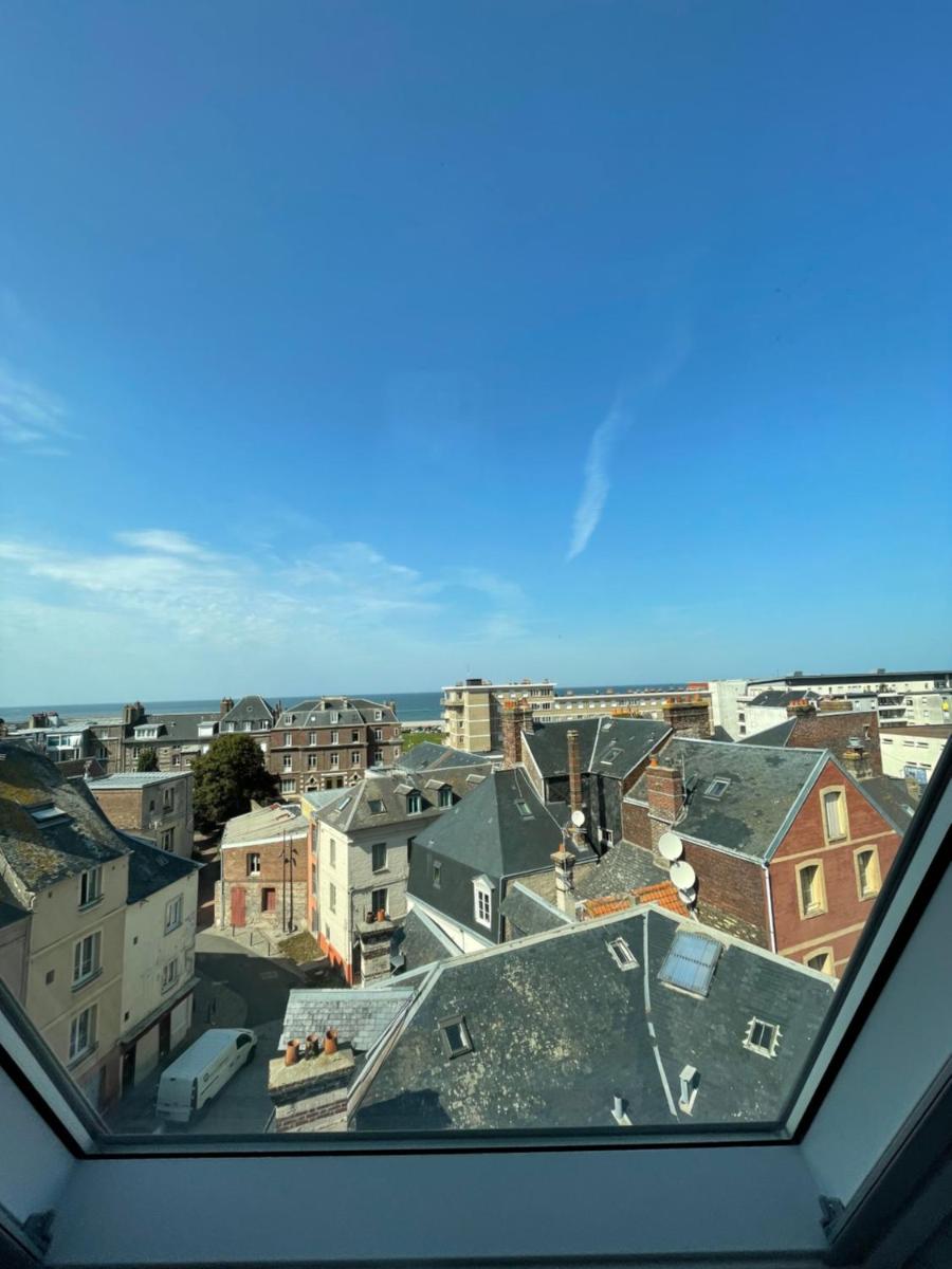 Vue générale sur Dieppe ou vue de la ville depuis l'hôtel