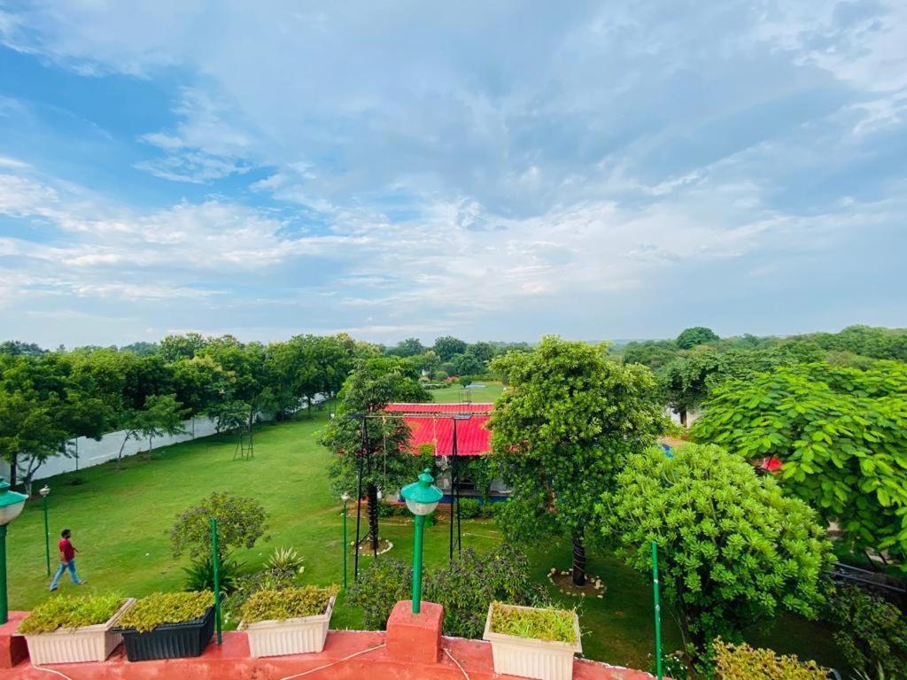 Gurugram farm house delhi road villa 5bhk - Housity
