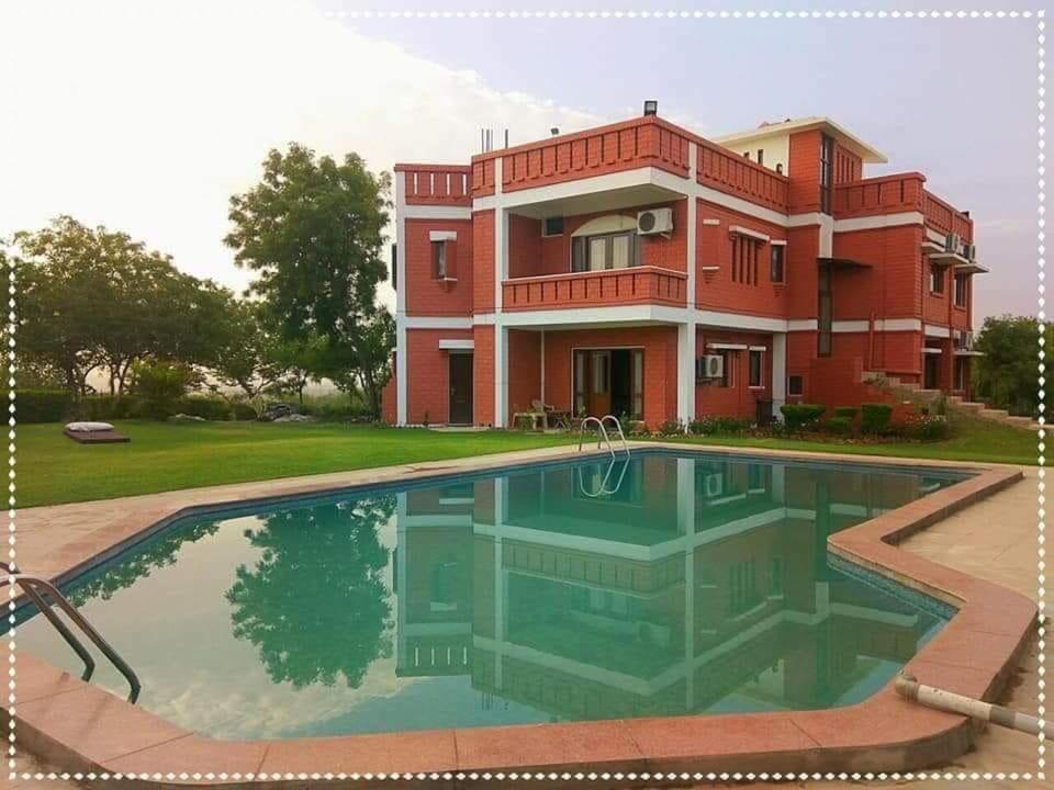 Gurugram farm house delhi road villa 5bhk - Housity