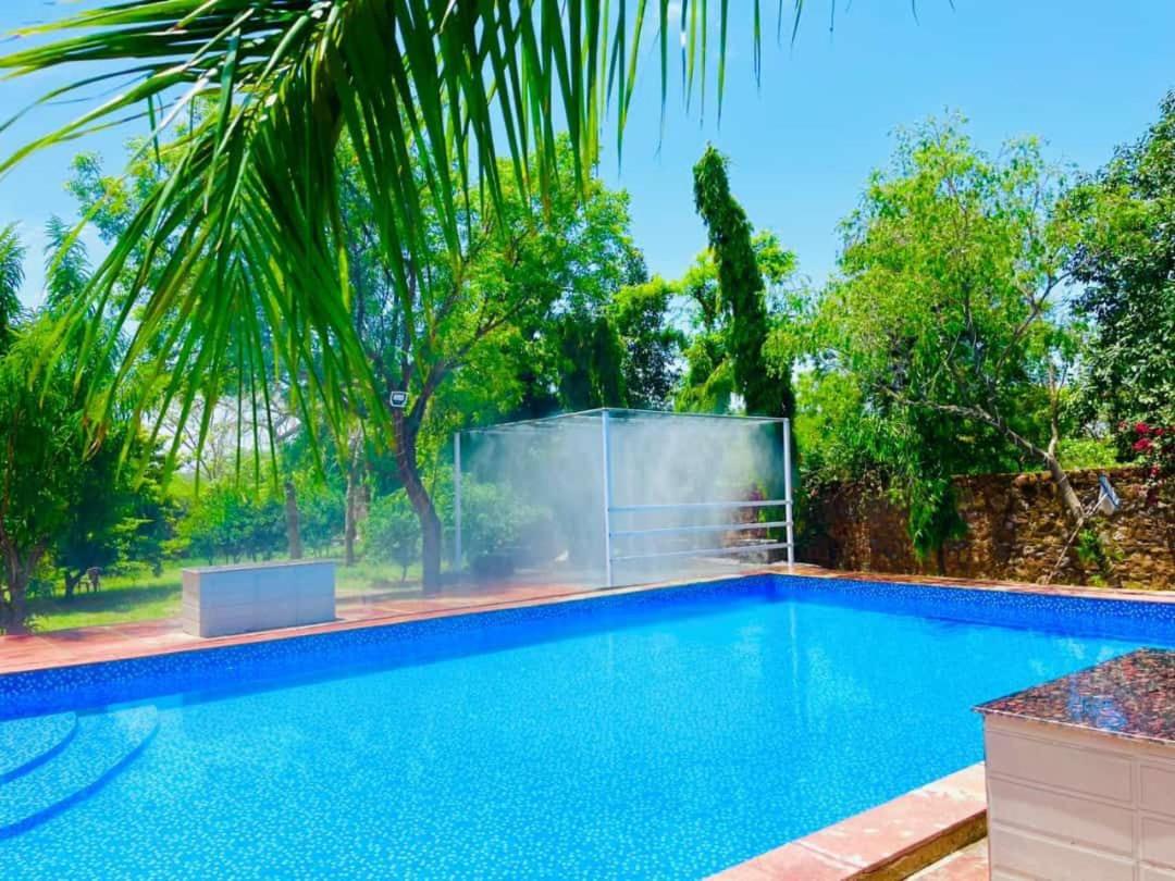 Gurugram farm house delhi road villa 5bhk - Housity