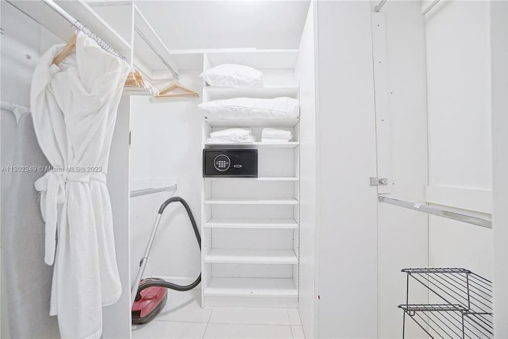 Suitetrails - Icon Luxury 34th Floor Amazing Oceanview, Brickell