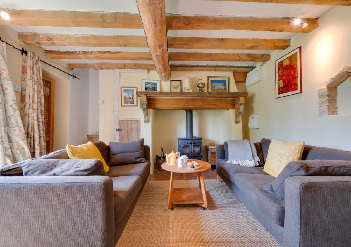 1 New Thatched Cottage - Housity