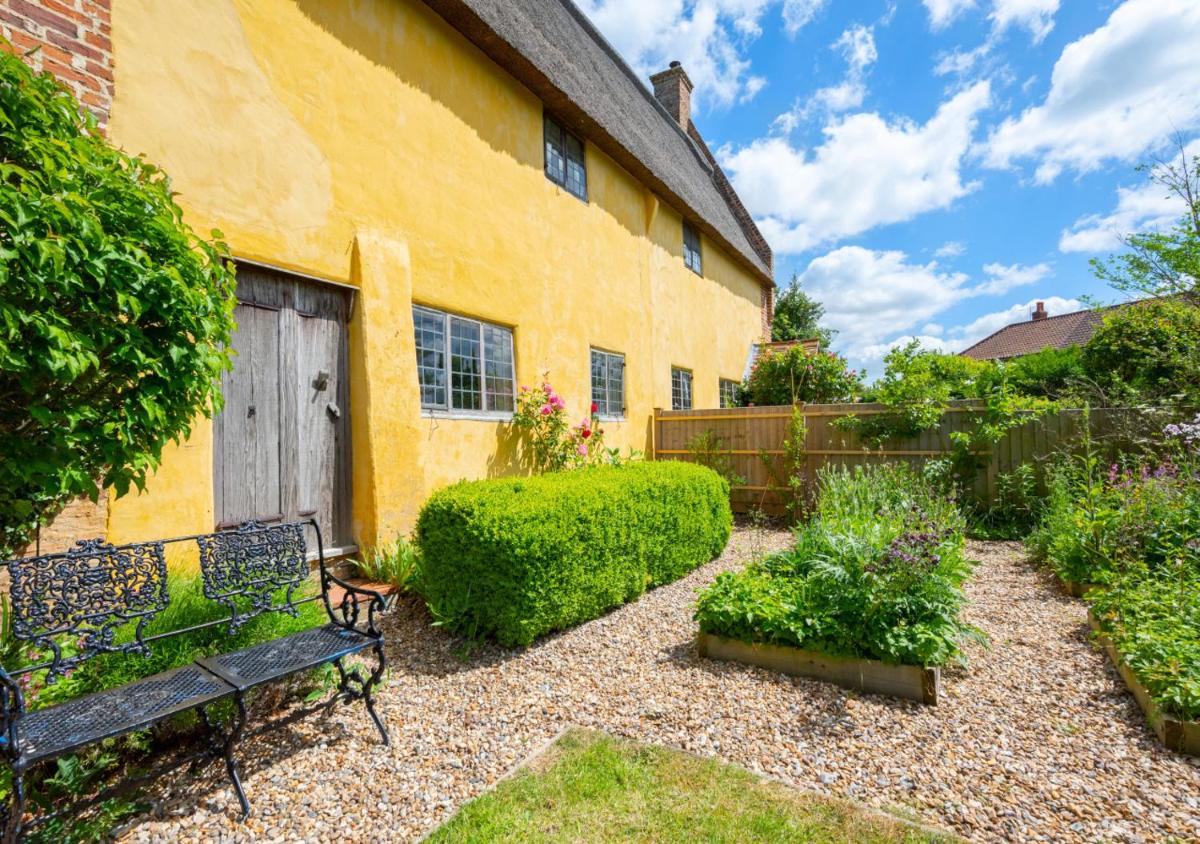 1 New Thatched Cottage - Housity