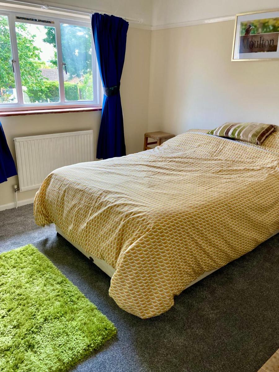 Comfortable rooms upstairs at number 8 - Housity