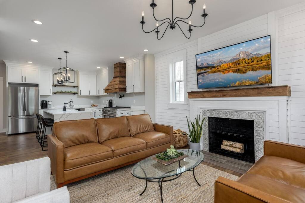 Sunset Stay at 608 - Housity