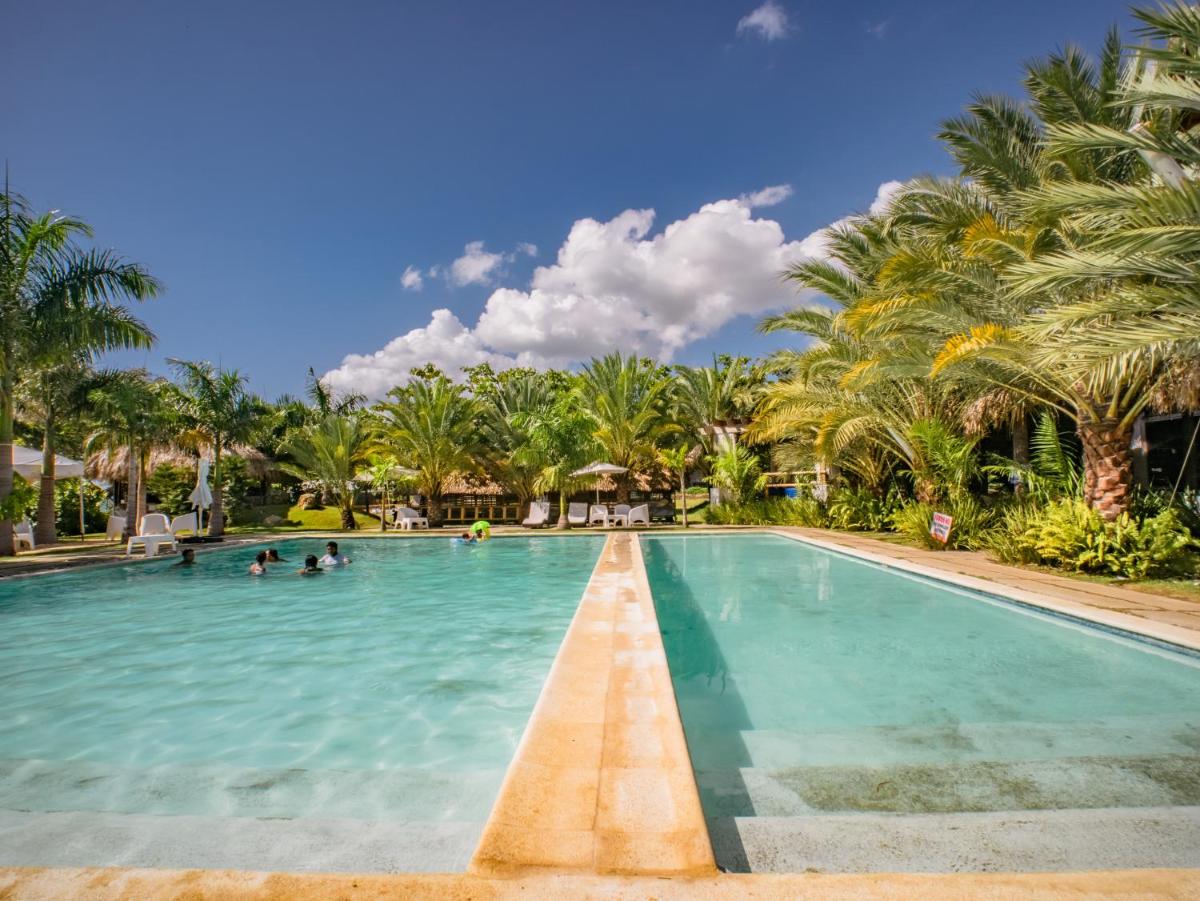 Coconut Paradise Beach Hotel - Housity