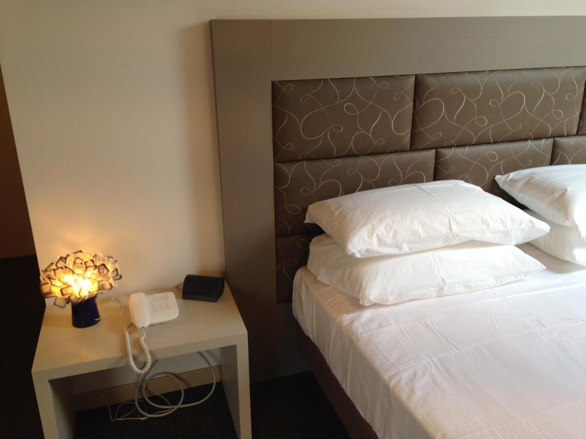 Hotel Don Abbondio - Housity