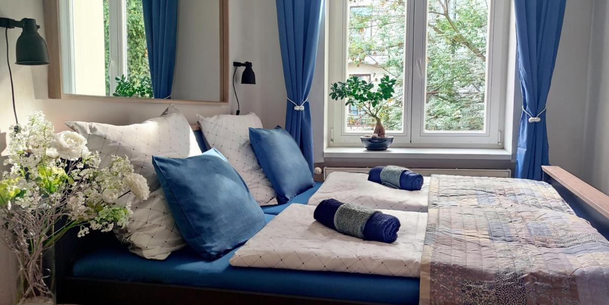 Triple King Size Balcony Suite - Housity