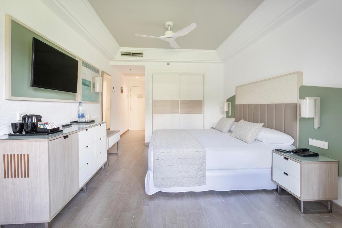 Cama o camas de una habitación en Hotel Riu Gran Canaria - All Inclusive