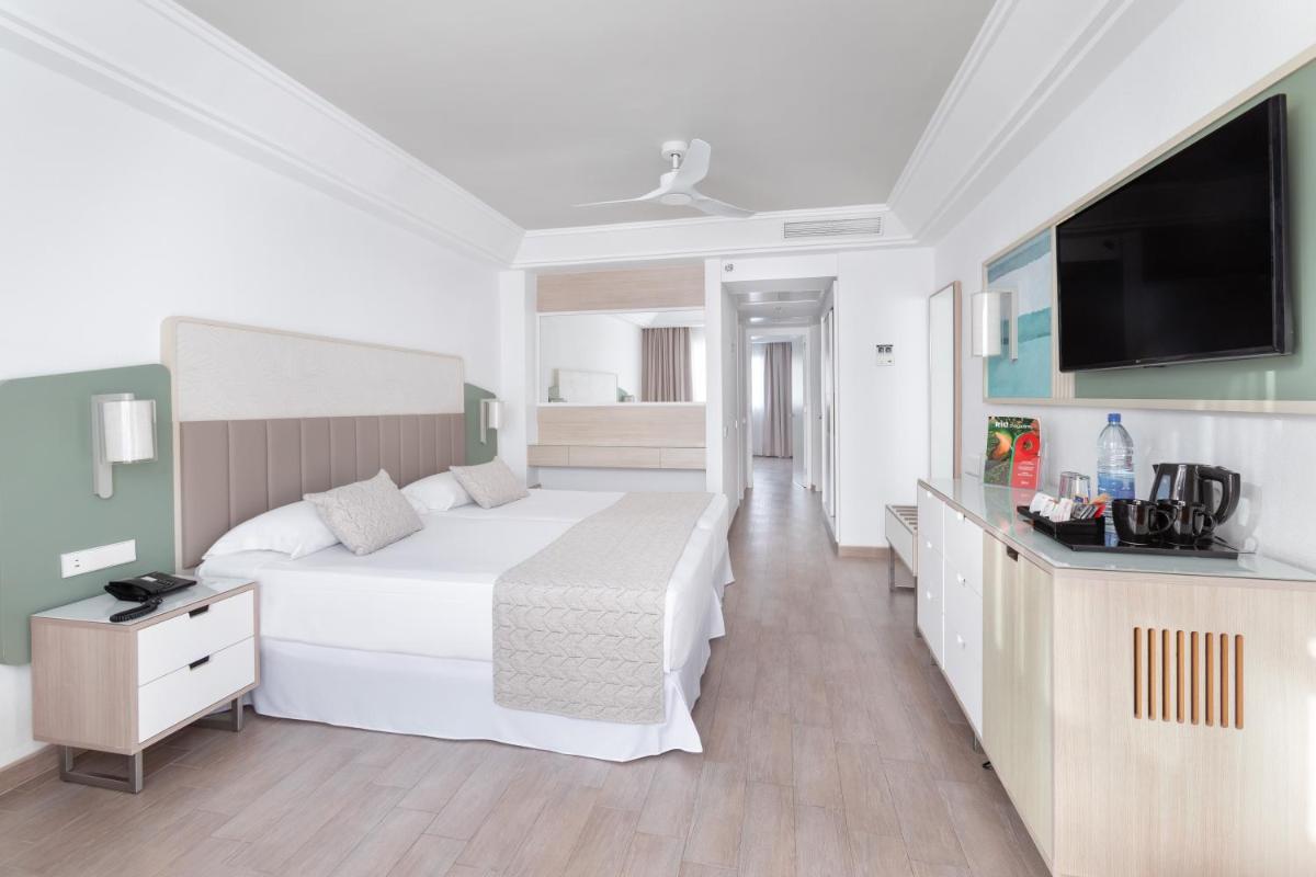 Cama o camas de una habitación en Hotel Riu Gran Canaria - All Inclusive