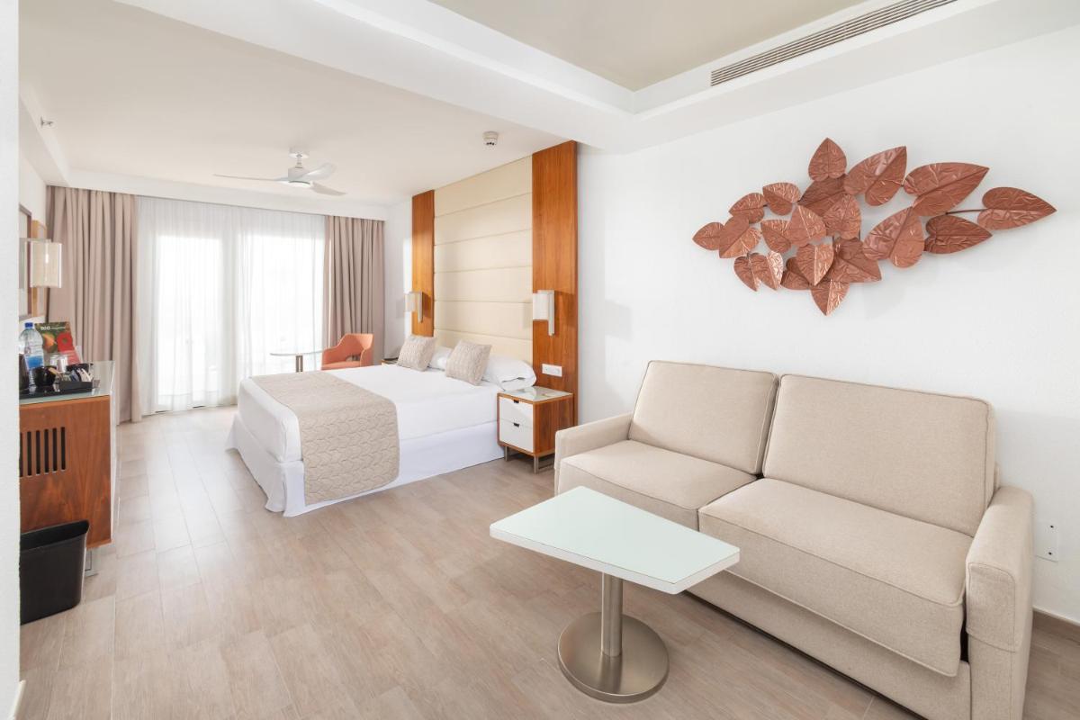 Cama o camas de una habitación en Hotel Riu Gran Canaria - All Inclusive