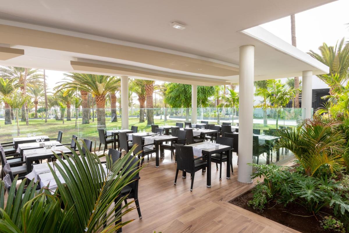 Un restaurante o sitio para comer en Hotel Riu Gran Canaria - All Inclusive