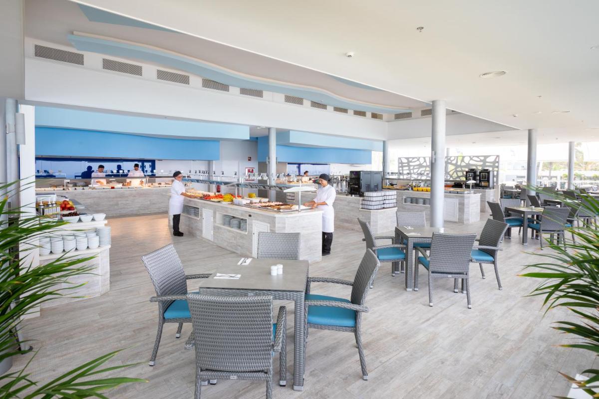 Un restaurante o sitio para comer en Hotel Riu Gran Canaria - All Inclusive