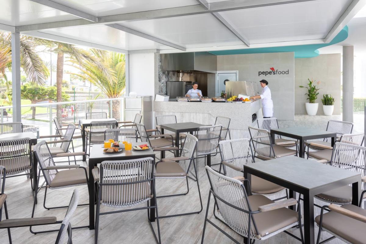 Un restaurante o sitio para comer en Hotel Riu Gran Canaria - All Inclusive