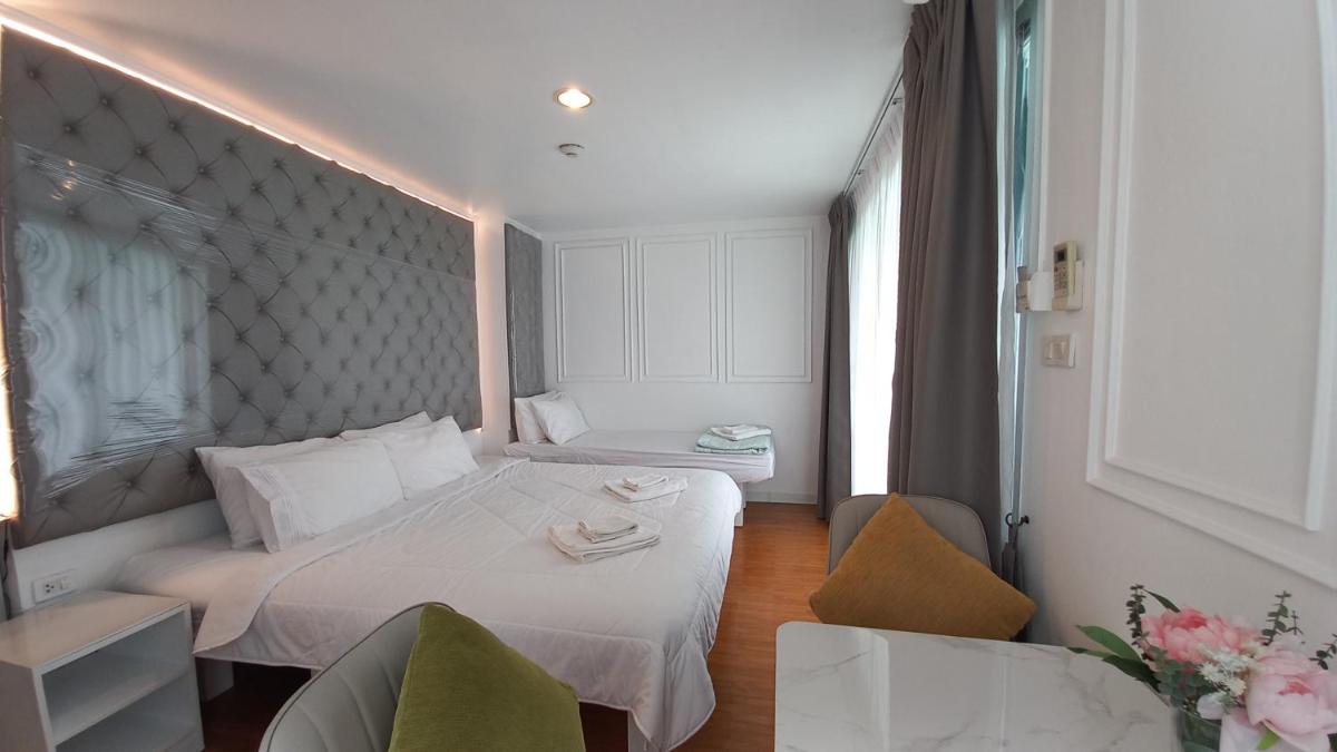 Suitetrails - Panoramic City View Room at Silom