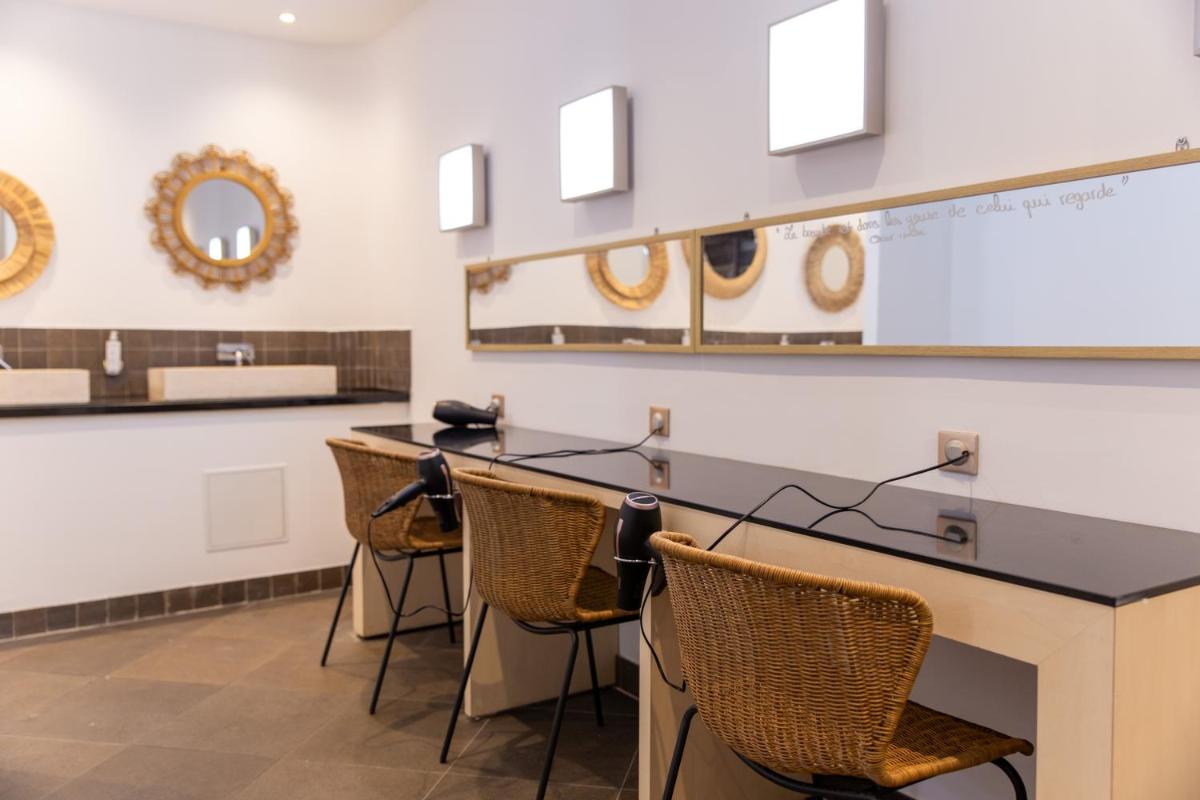 Cuisine ou kitchenette dans l'établissement Zenitude Hotel La Valadière, Ascend Hotel Collection