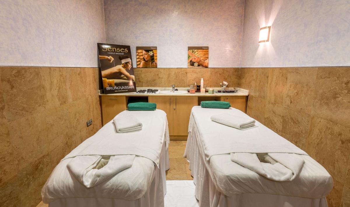 Spa o instalaciones de bienestar en Leonardo Hotel Fuengirola Costa del Sol