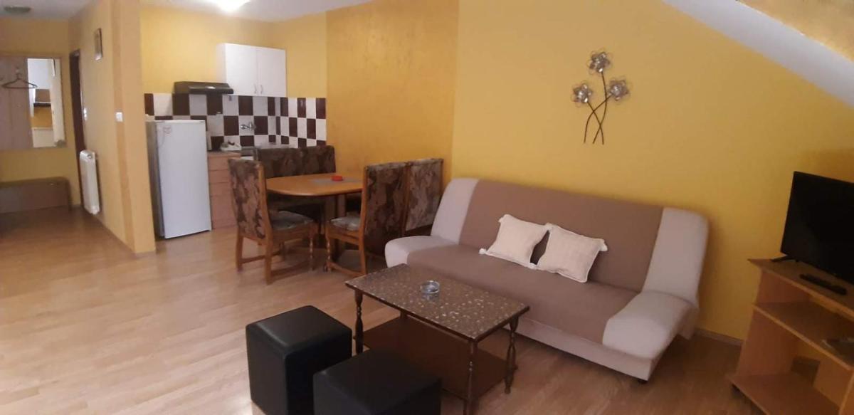 Rosso Apartments - Housity