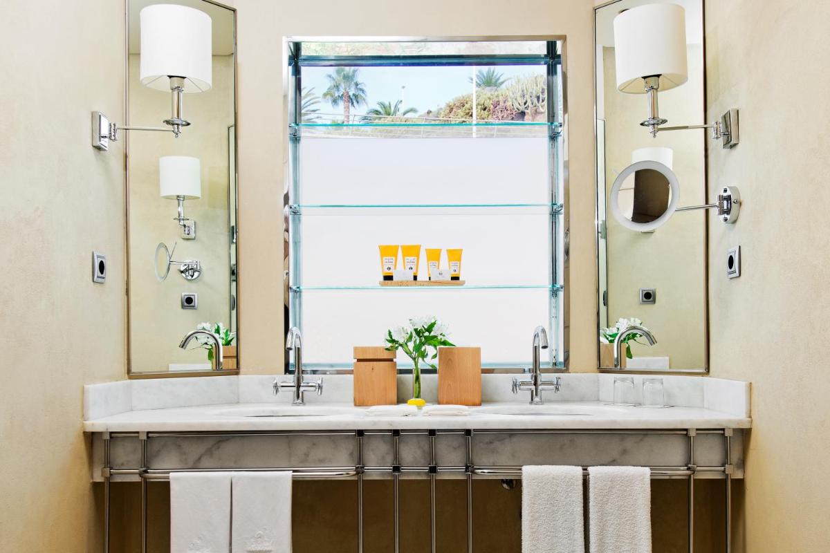 Un baño de The Villas at Bahia del Duque