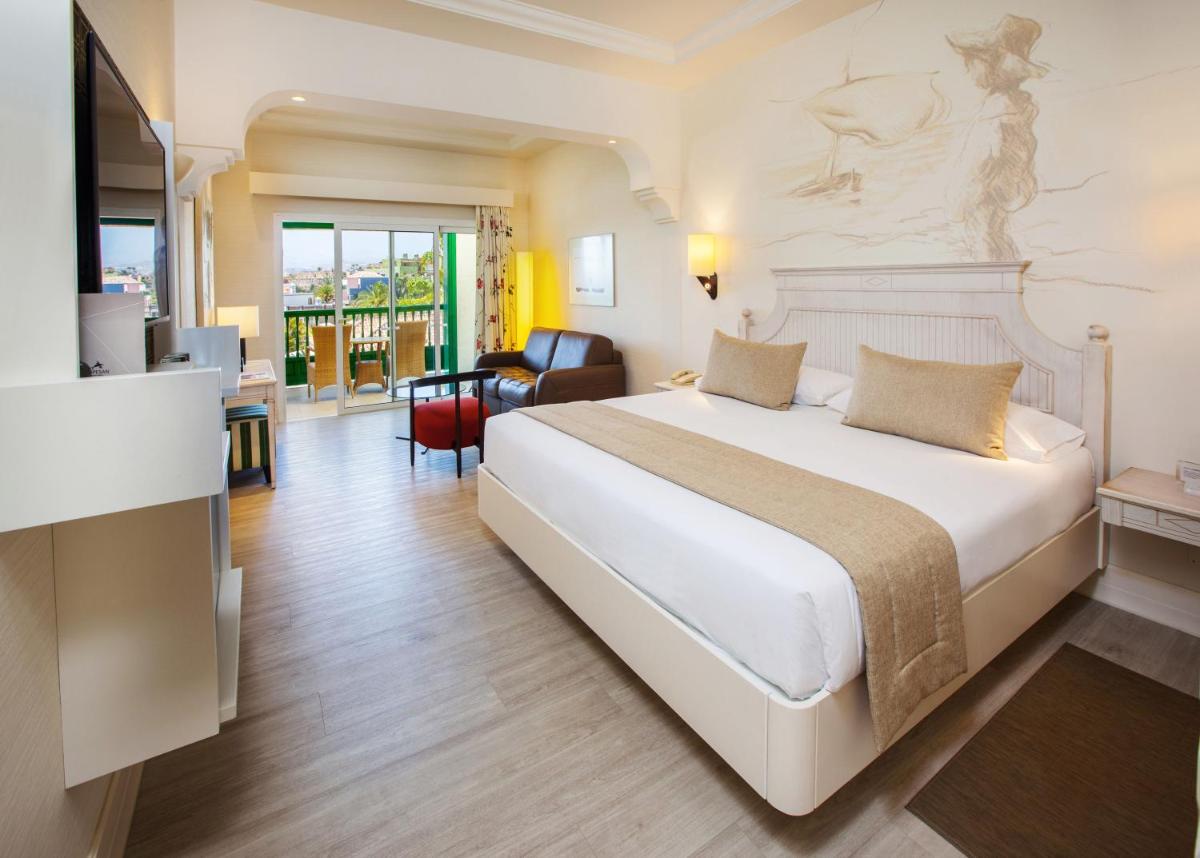 Cama o camas de una habitación en Lopesan Villa del Conde Resort & Thalasso