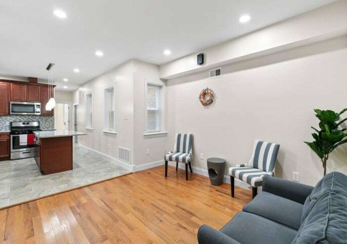 Newly Renovated Guest Rooms near Transportation - Housity