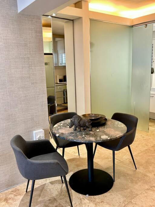 Clifton Beach Apartment - Housity