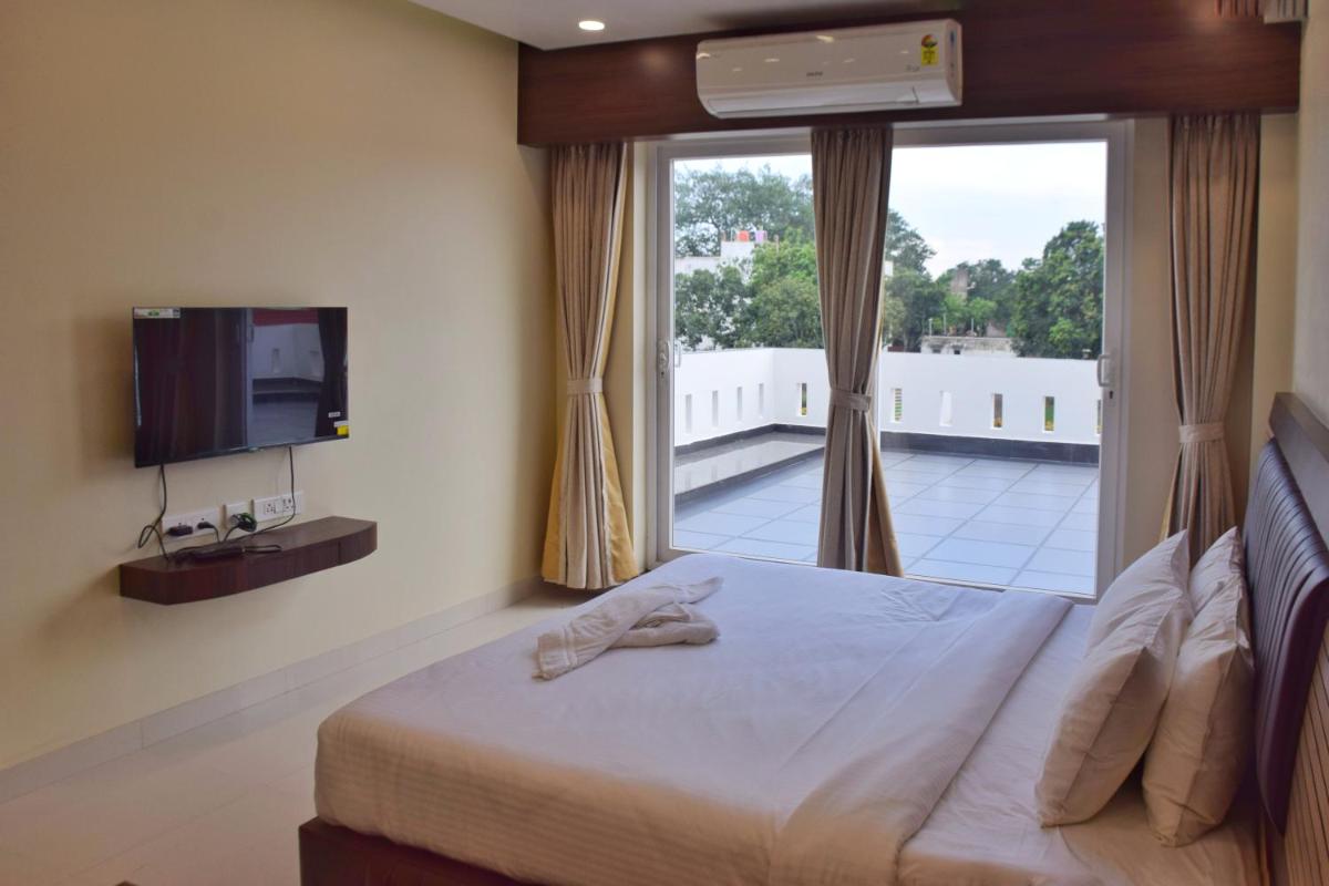 GOLDEN GLEAM RESORTS - Housity