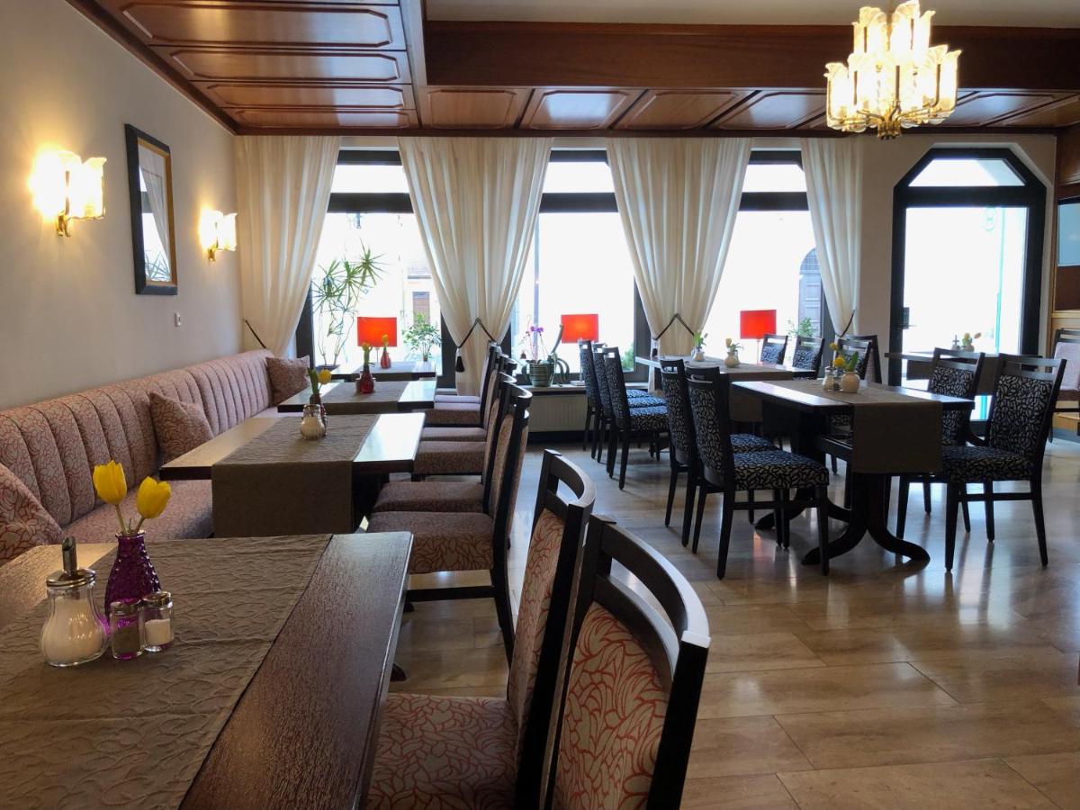 Hotel Weisses Lamm - Housity