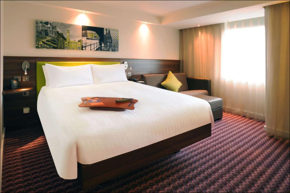 Hampton by Hilton Birmingham Broad Street - Housity