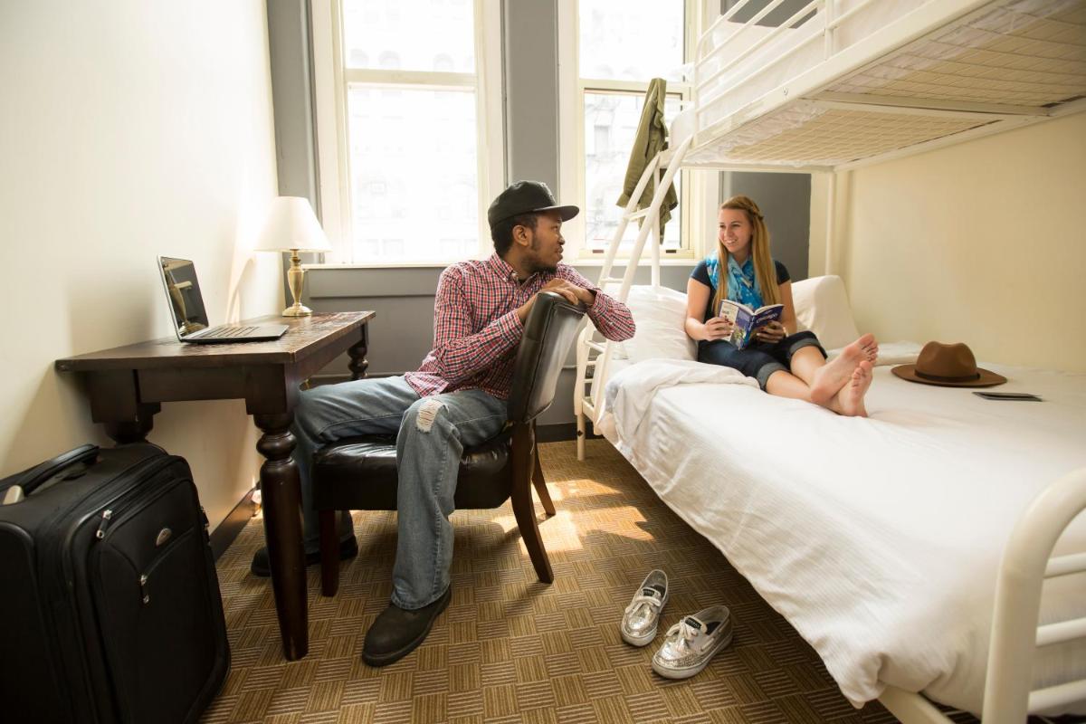 HI Chicago Hostel - Housity