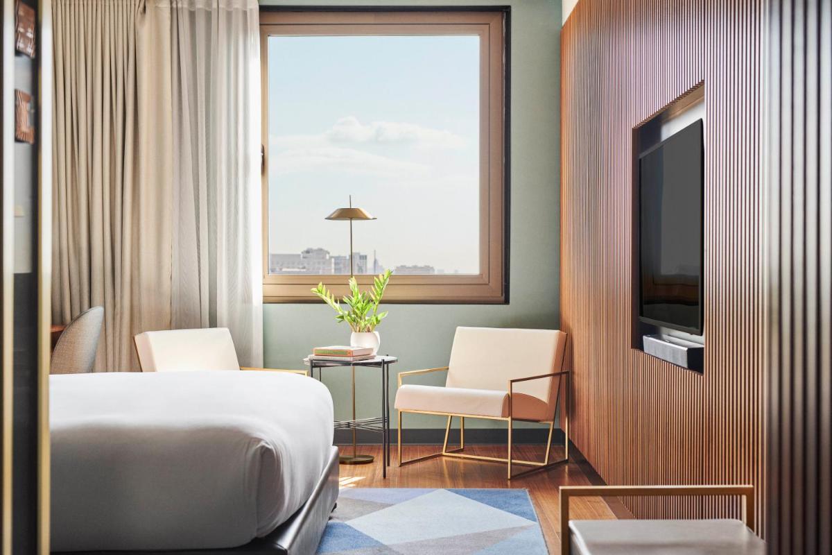 Una televisión o centro de entretenimiento en Grand Hyatt Barcelona