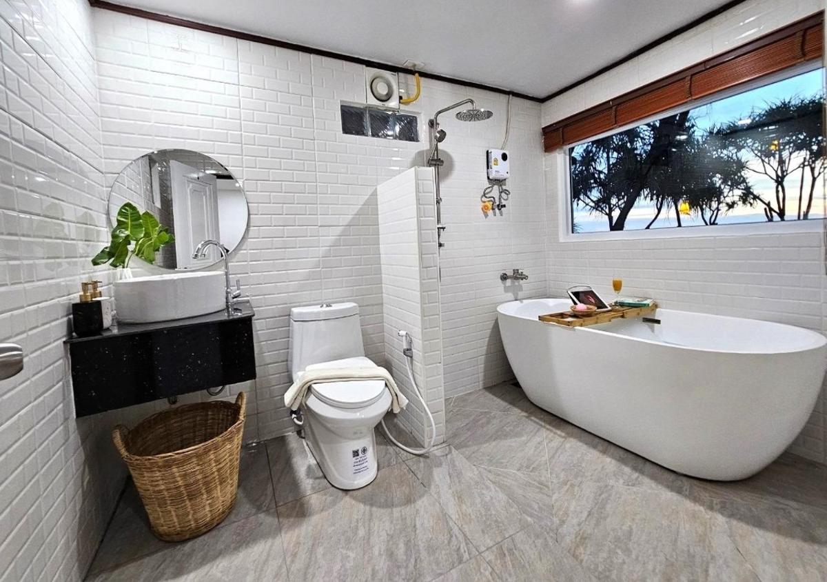 Lanta Nice Beach Resort - SHA Extra Plus - Housity