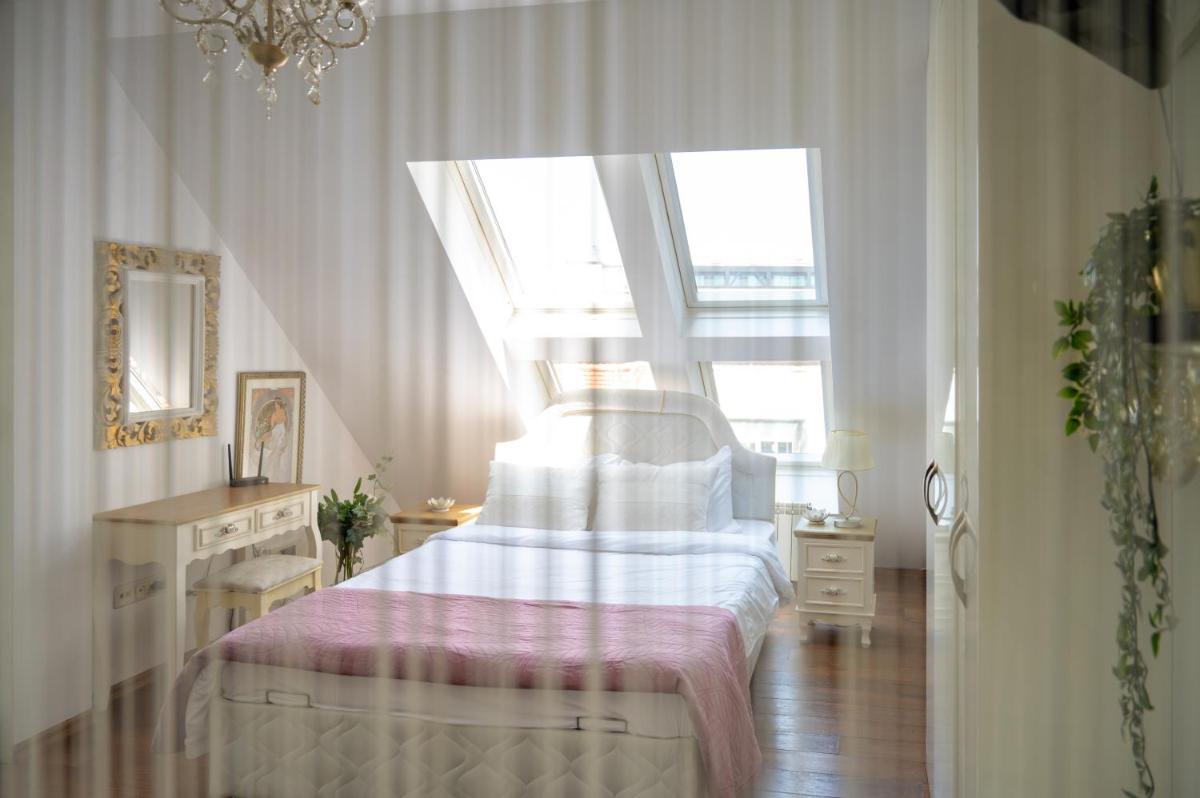 Sunny Studio with a view in TOP Center - Housity