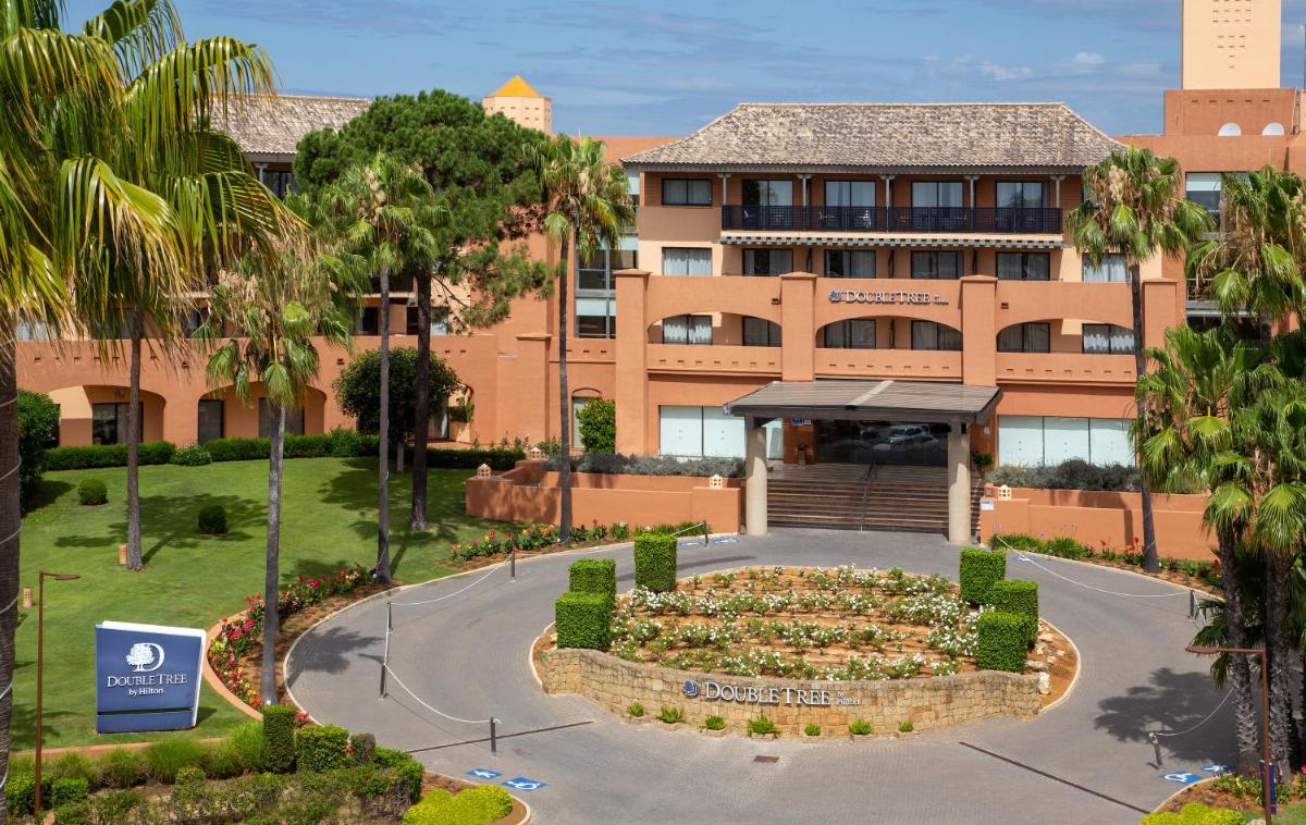 Jardín al aire libre en DoubleTree by Hilton Islantilla Beach Golf Resort