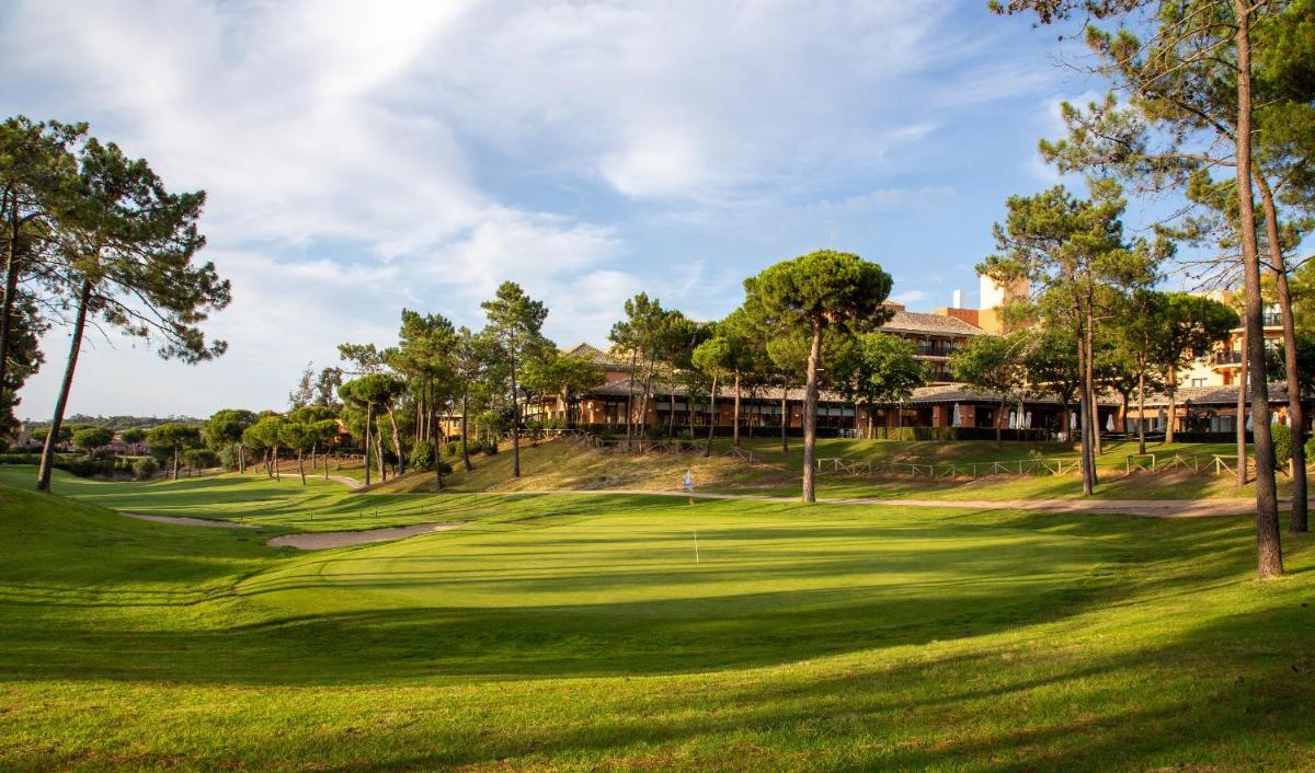 Instalaciones para jugar al golf en el hotel o alrededores