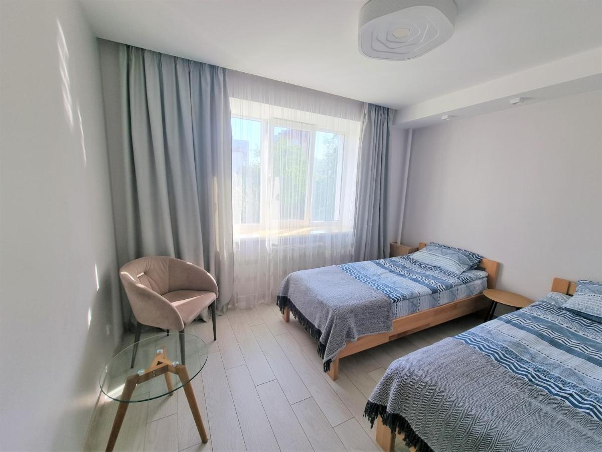 Suitetrails - Cozy apartment on Hlyboka street 24