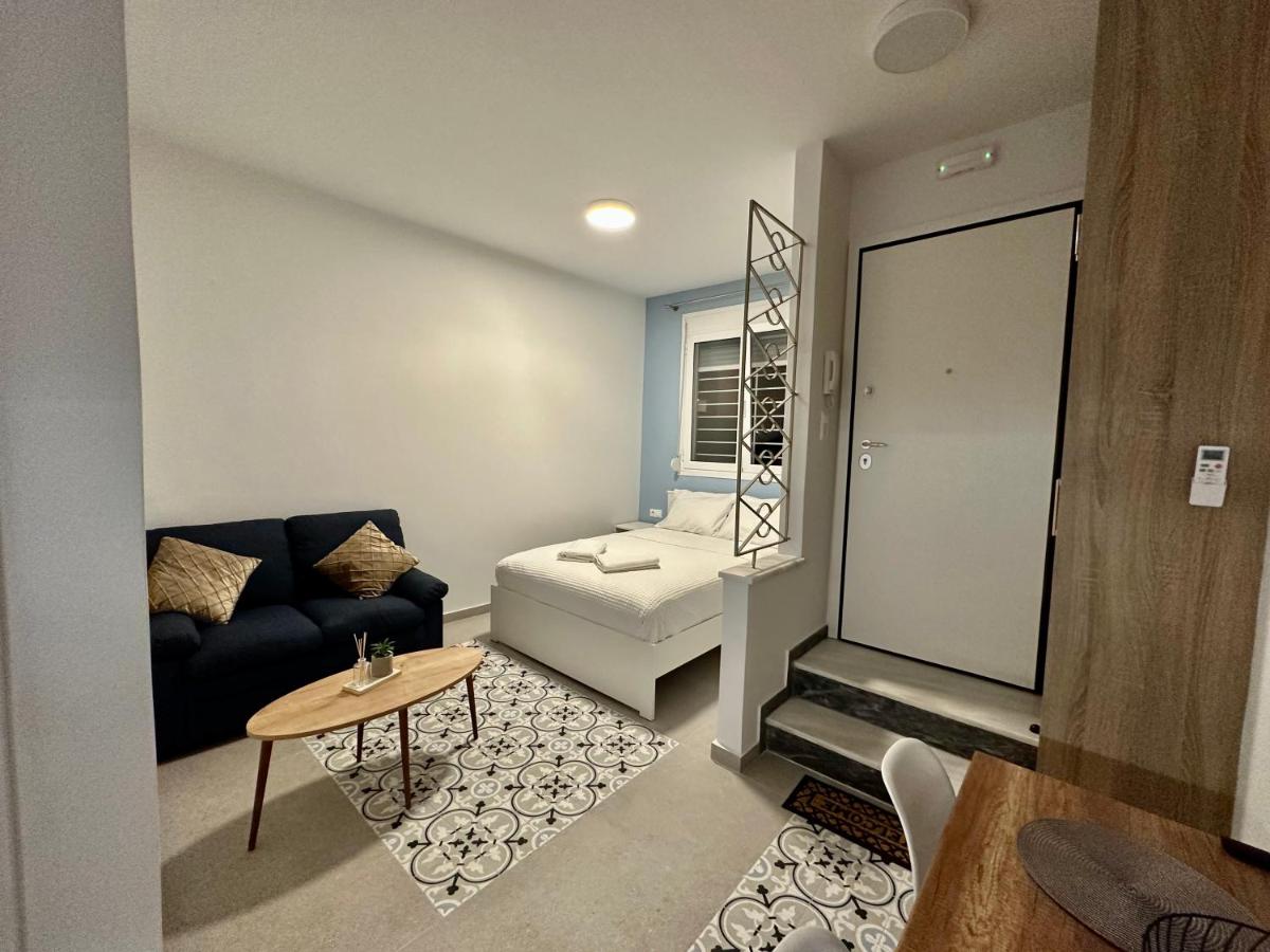 A13 Athens - Housity