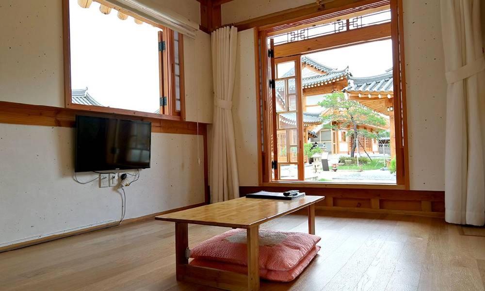 Hwangnamguan Hanok Village - Housity
