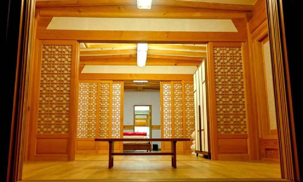 Hwangnamguan Hanok Village - Housity