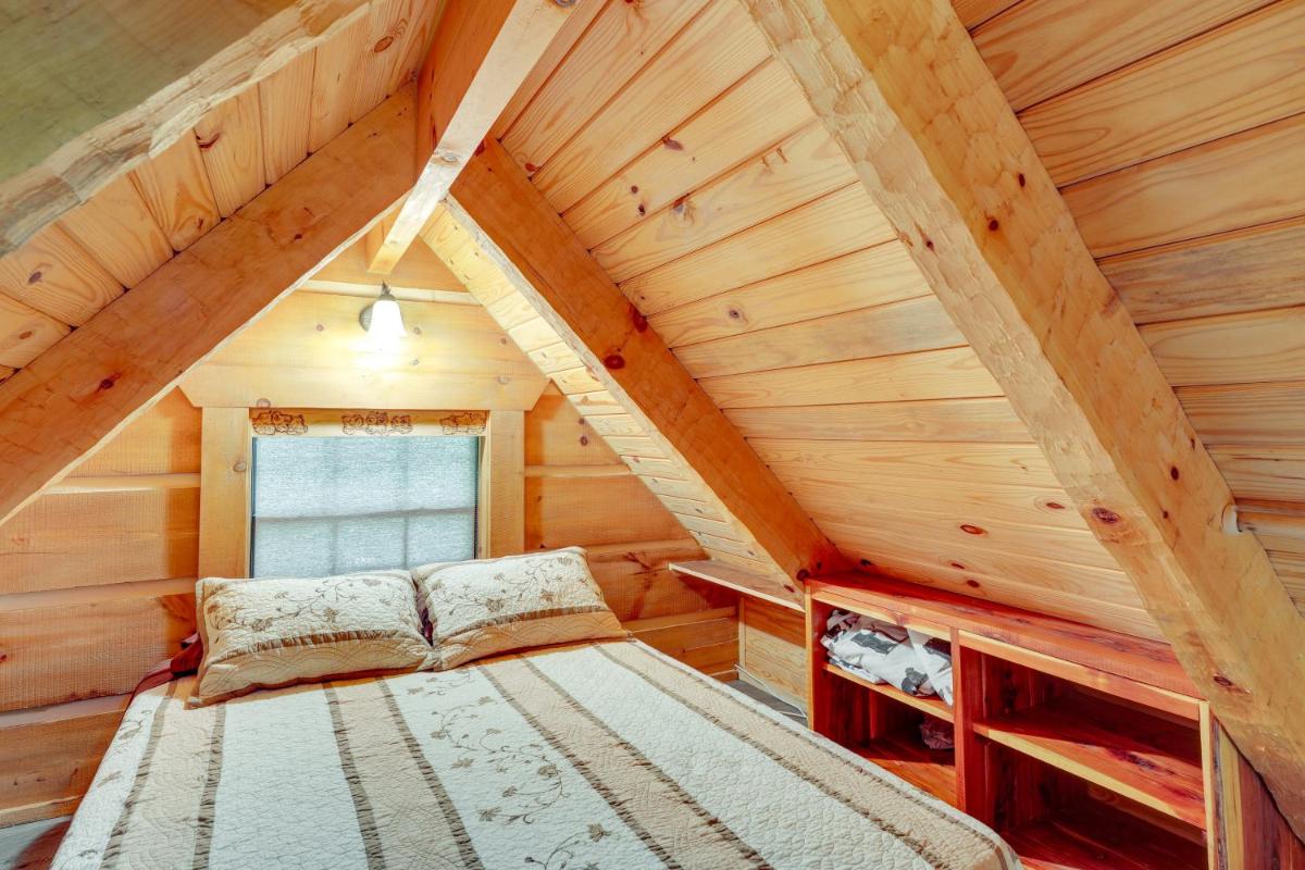 Cozy Log Cabin on 11 Acres 3 Mi to Cherokee Lake! - Housity