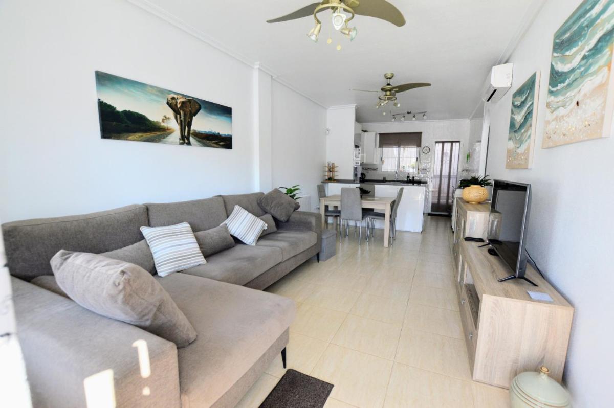 Sucina 2 Bed Bungalow walking distance of tow - Housity