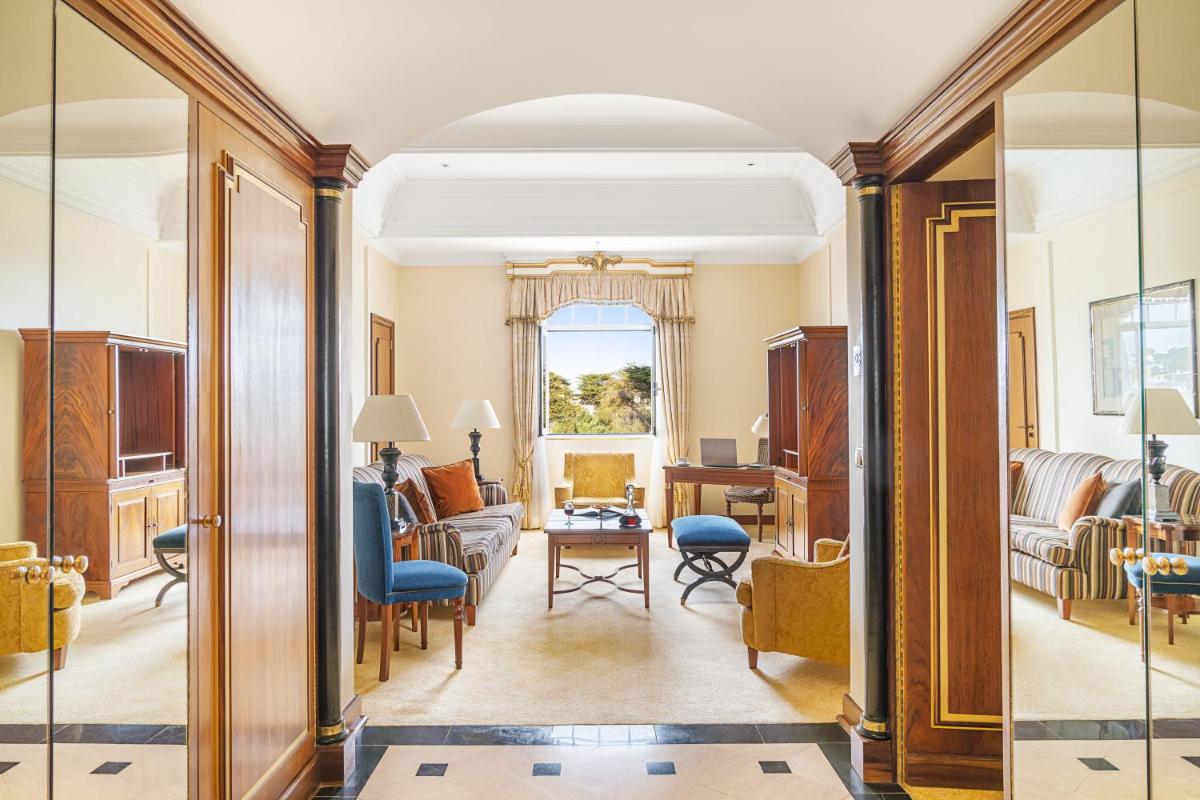 Uma área de estar em Palácio Estoril Hotel, Golf & Wellness