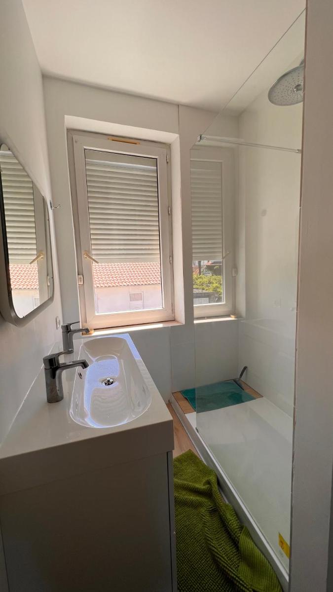 Chambre dans Maison de ville de 100 m2 . - Housity