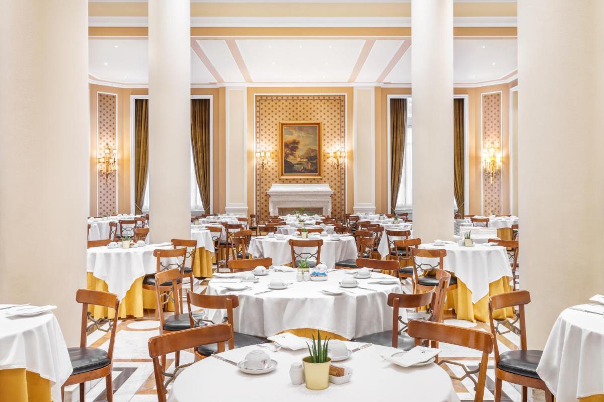 Um restaurante ou outro lugar para comer em Palácio Estoril Hotel, Golf & Wellness